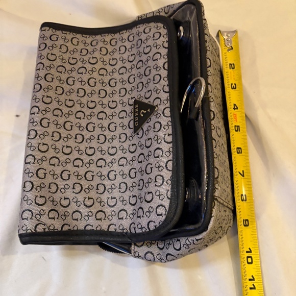 GUESS Signature Gray Portable Hanging Toiletry Travel Bag Makeup Bag Medium - Picture 12 of 12